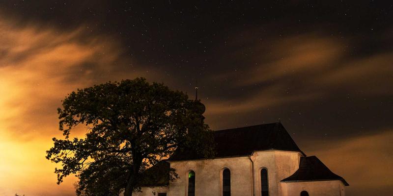 二婚新娘礼服选择指南:得体、优雅与祝福的平衡