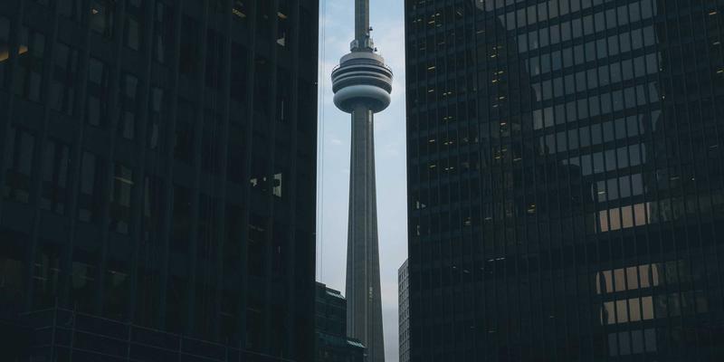 冬日童话婚礼:新娘保暖礼服搭配全攻略与高级材质解析