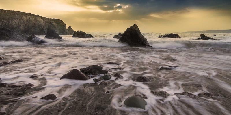 新娘礼服背后的文化密码：从婚纱租赁到婚礼策划，解读中西式礼服的千年寓意
